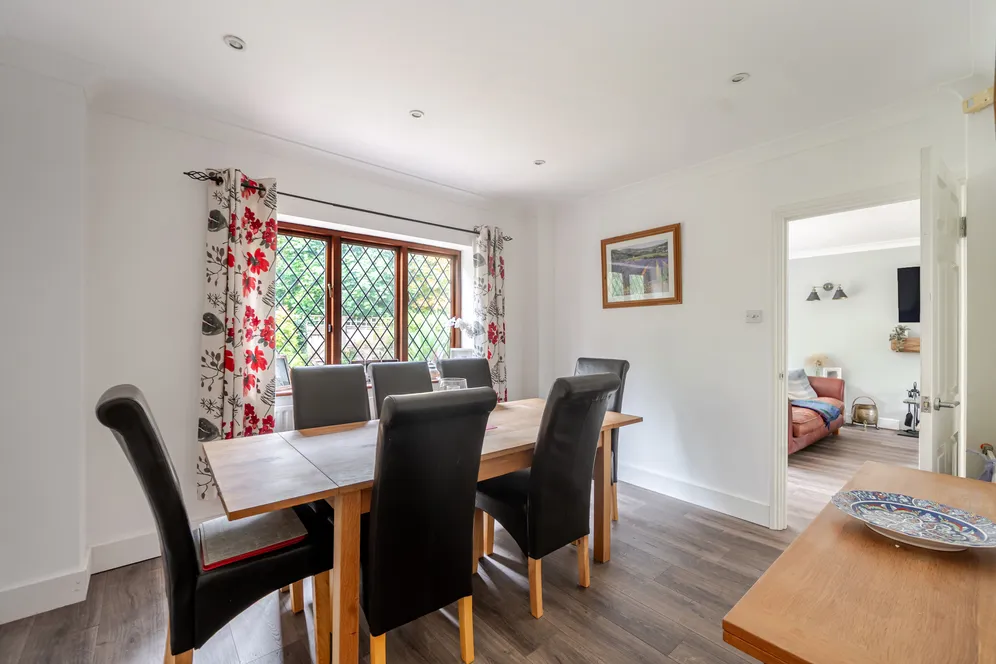 The Fairway, Weybridge, KT13 photo 3