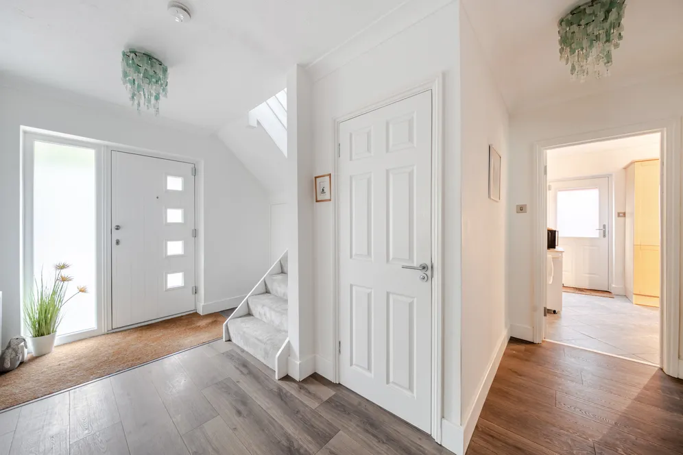 The Fairway, Weybridge, KT13 photo 6
