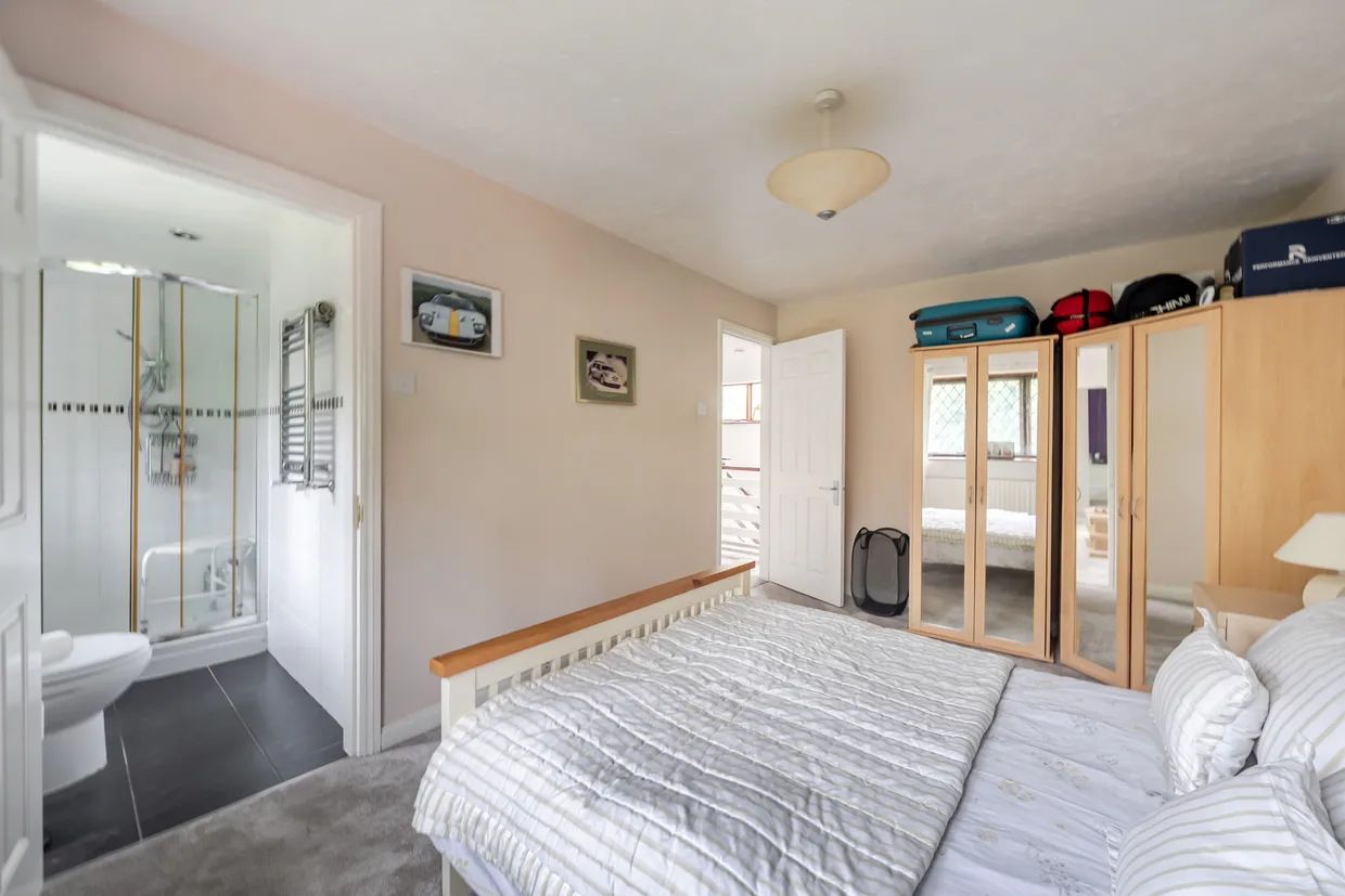 The Fairway, Weybridge, KT13 photo 8