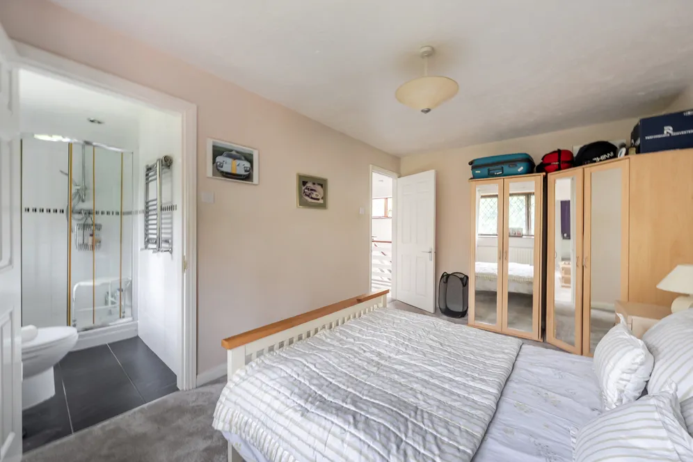 The Fairway, Weybridge, KT13 photo 8