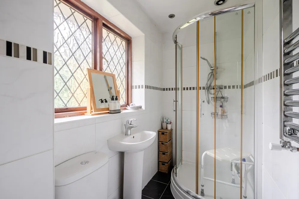 The Fairway, Weybridge, KT13 photo 9
