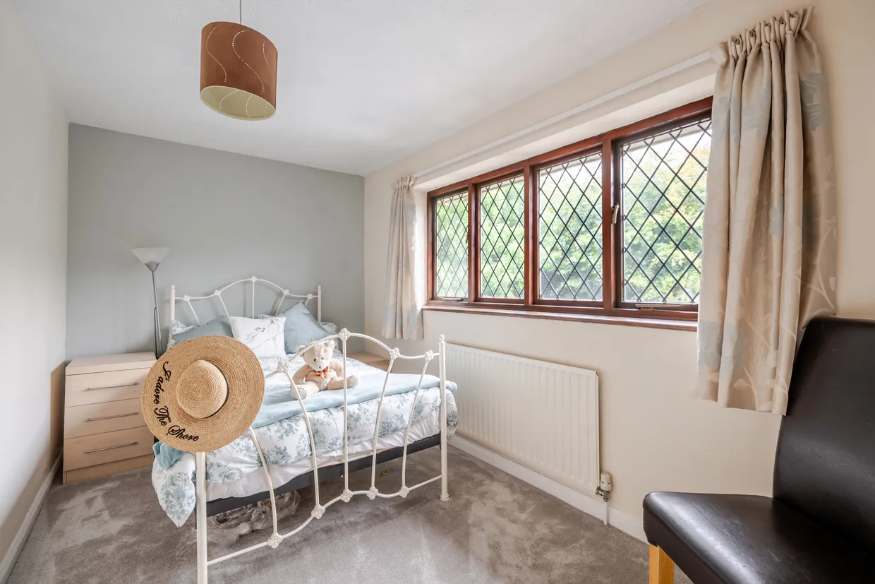 The Fairway, Weybridge, KT13 photo 13
