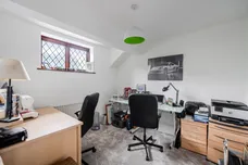 The Fairway, Weybridge, KT13 photo 14