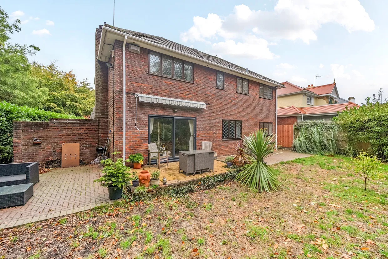 The Fairway, Weybridge, KT13 photo 17