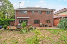 The Fairway, Weybridge, KT13 photo 18