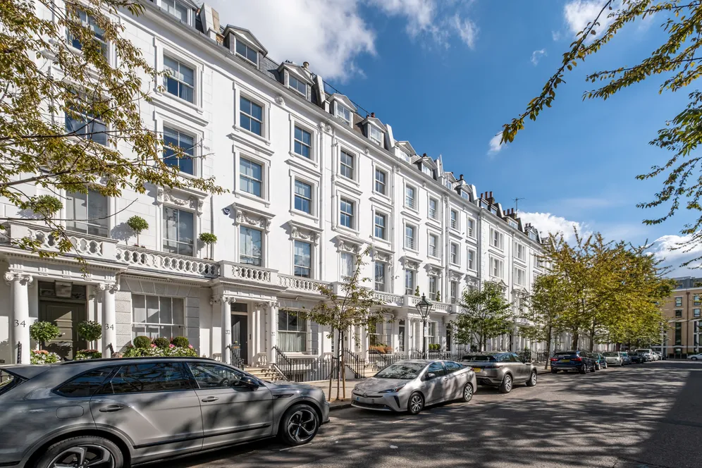 Palace Gardens Terrace, London, W8 photo 2
