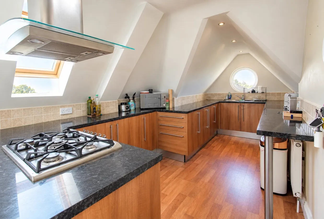Hersham Road, Walton-On-Thames, KT12 photo 2