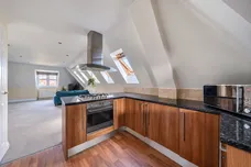 Hersham Road, Walton-On-Thames, KT12 photo 3