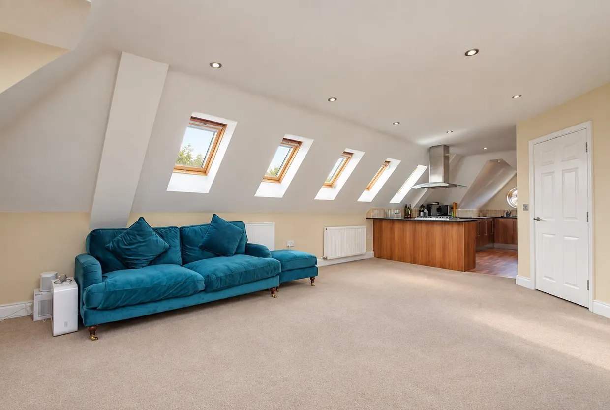 Hersham Road, Walton-On-Thames, KT12 photo 4