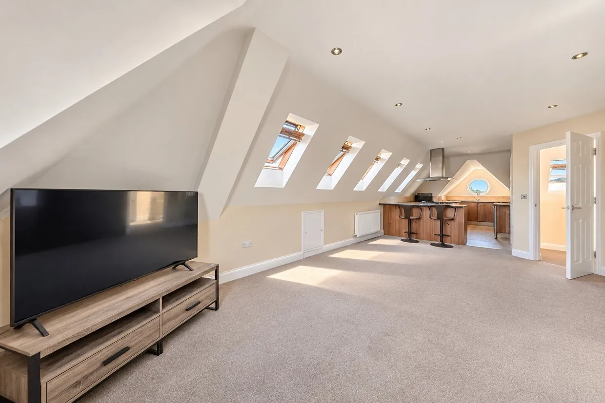 Hersham Road, Walton-On-Thames, KT12 photo 5