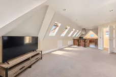Hersham Road, Walton-On-Thames, KT12 photo 5