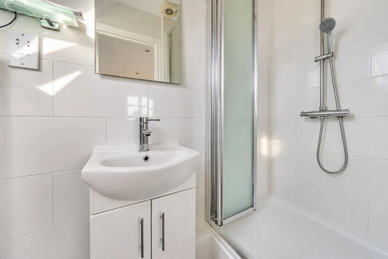 Hersham Road, Walton-On-Thames, KT12 photo 7