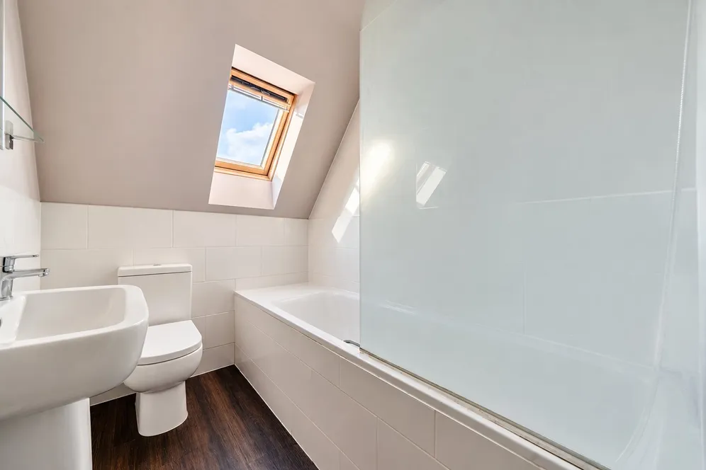 Hersham Road, Walton-On-Thames, KT12 photo 9