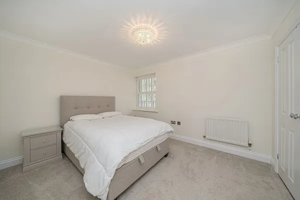 Oatlands Avenue, Weybridge, KT13 photo 4