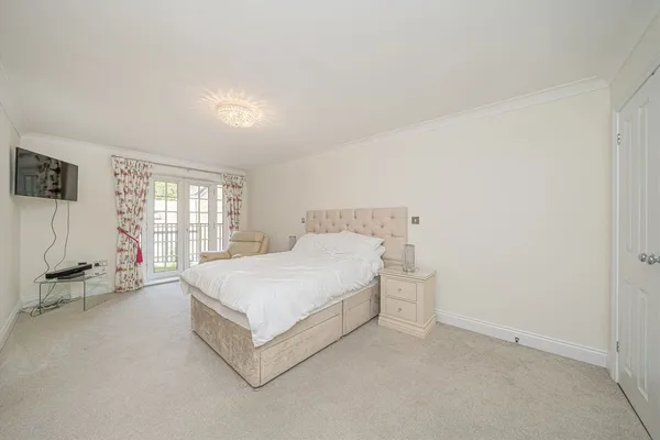 Oatlands Avenue, Weybridge, KT13 photo 5