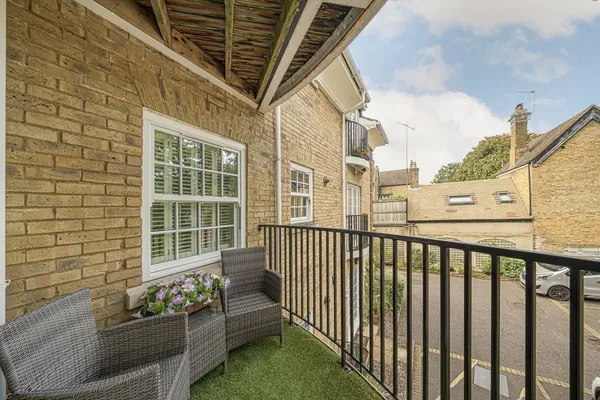 Oatlands Avenue, Weybridge, KT13 photo 6