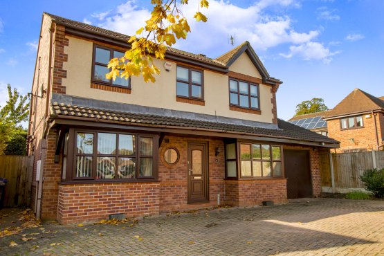 Beautiful Home in Exclusive Setting