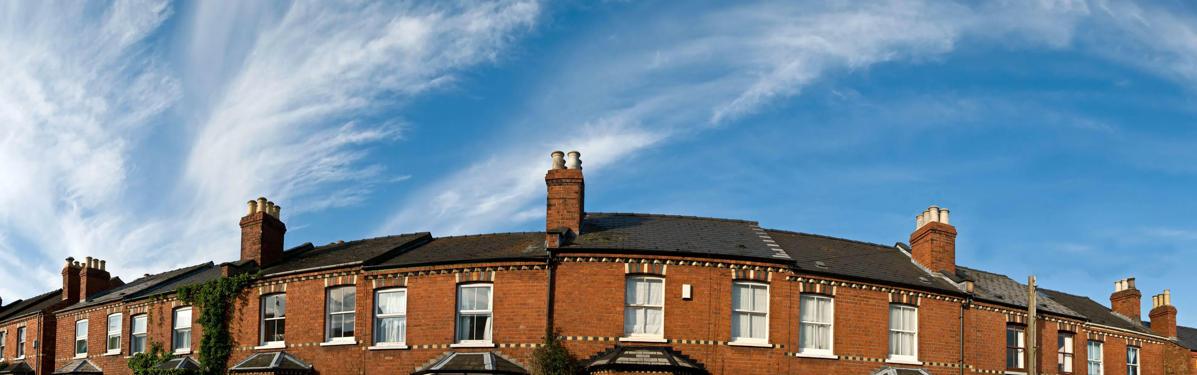 https://mr0.homeflow-assets.co.uk/files/site_asset/image/4764/9579/_x_/Victorian-Terrace-cropped.jpg