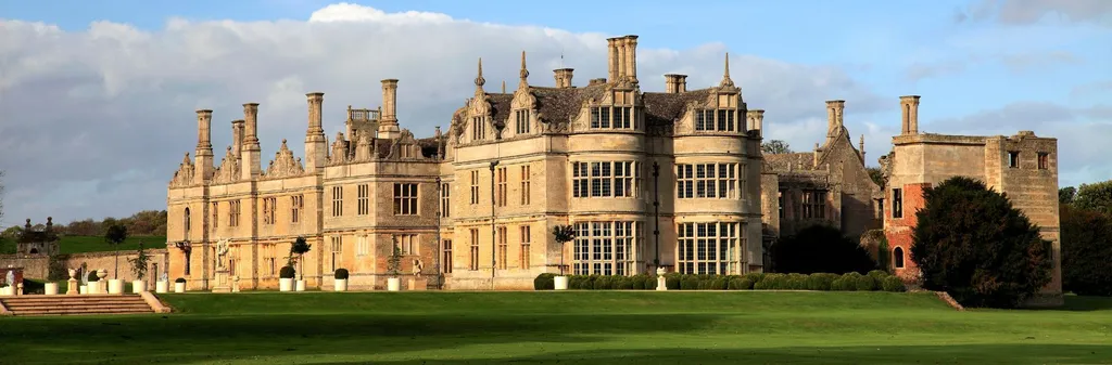 Banner image illustrating selling homes in Northamptonshire.