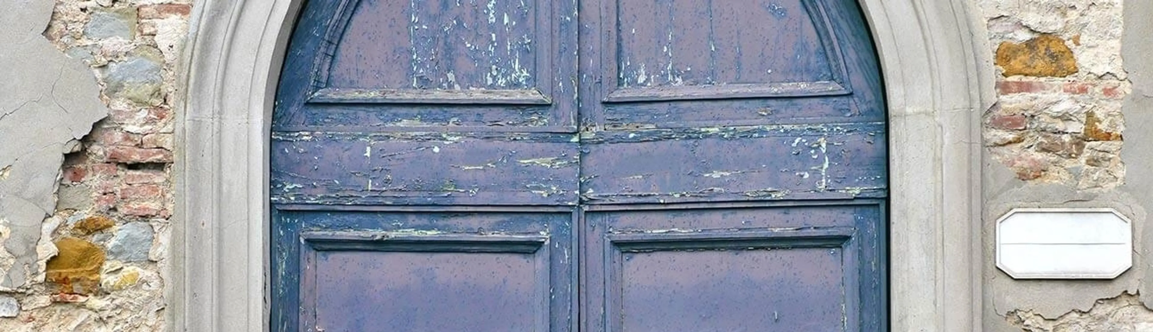 https://mr0.homeflow-assets.co.uk/files/site_asset/image/6793/5643/door-2_1296x374_acf_cropped.jpg