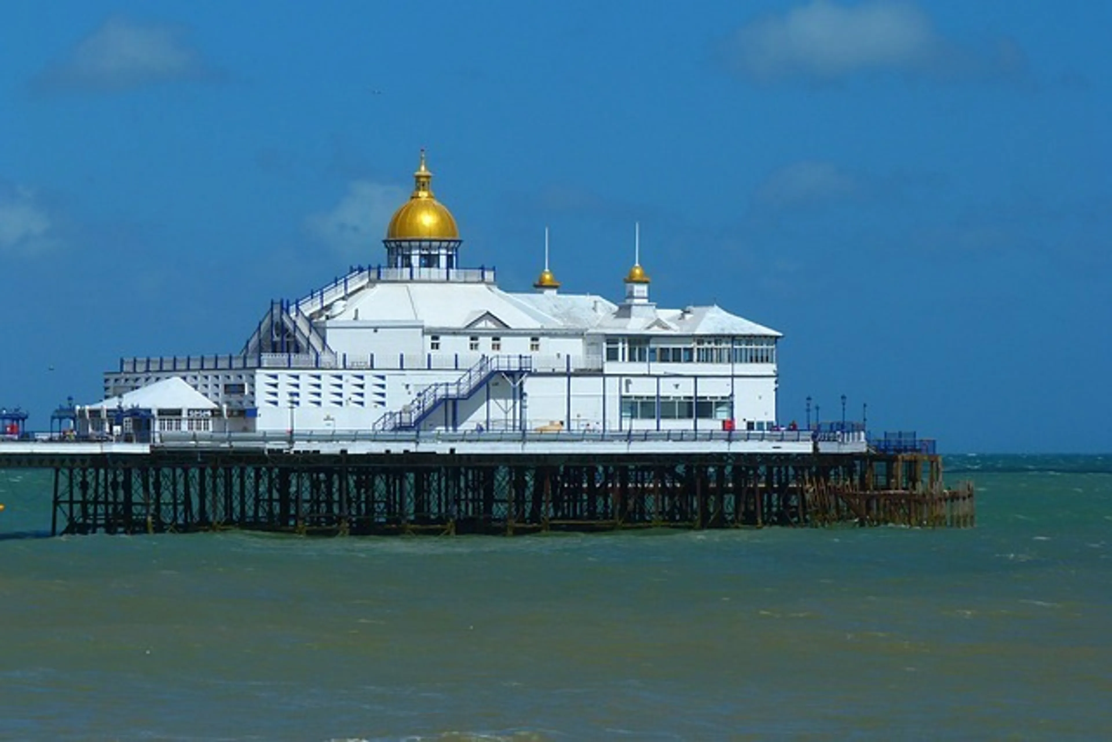 https://mr0.homeflow-assets.co.uk/files/site_asset/image/6971/0040/694a9ba94670c2f0fee6f0e3_eb_pier.jpg