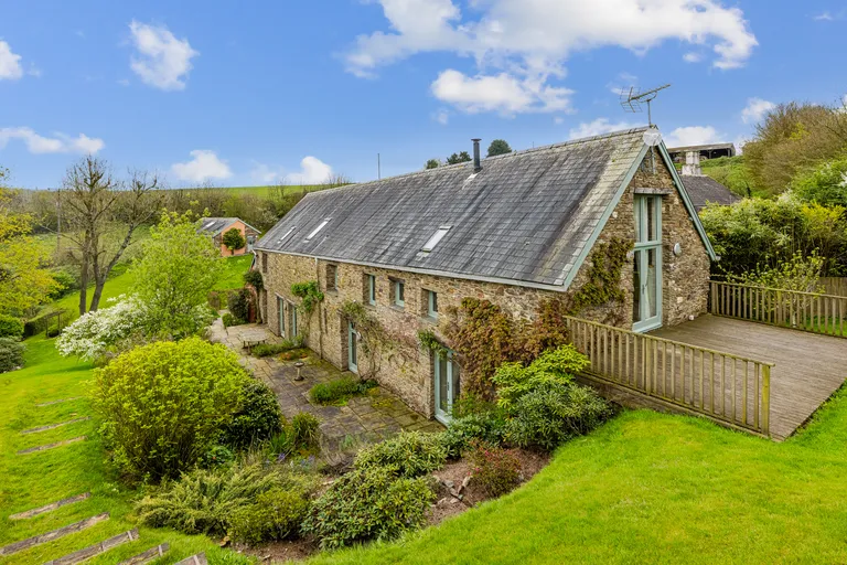 Benefits of moving to the countryside hero