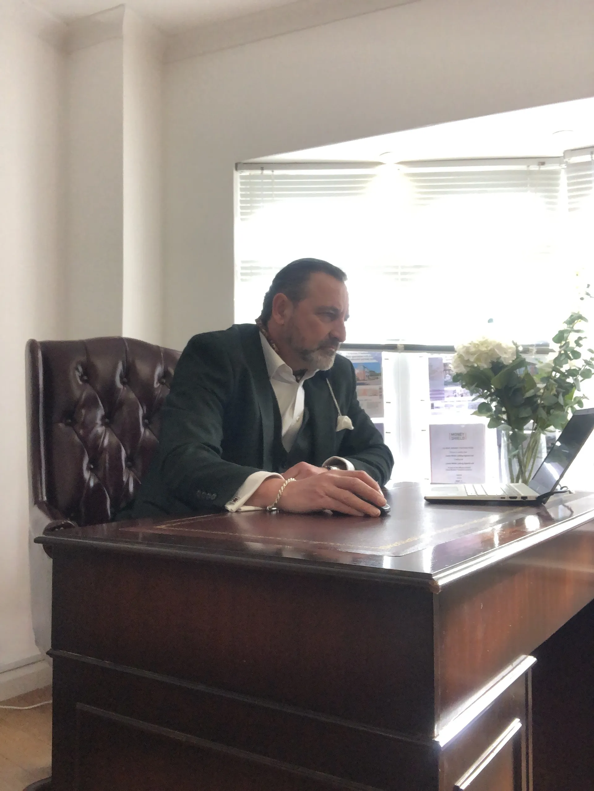 https://mr0.homeflow-assets.co.uk/files/site_asset/image/7119/1168/123456.jpg